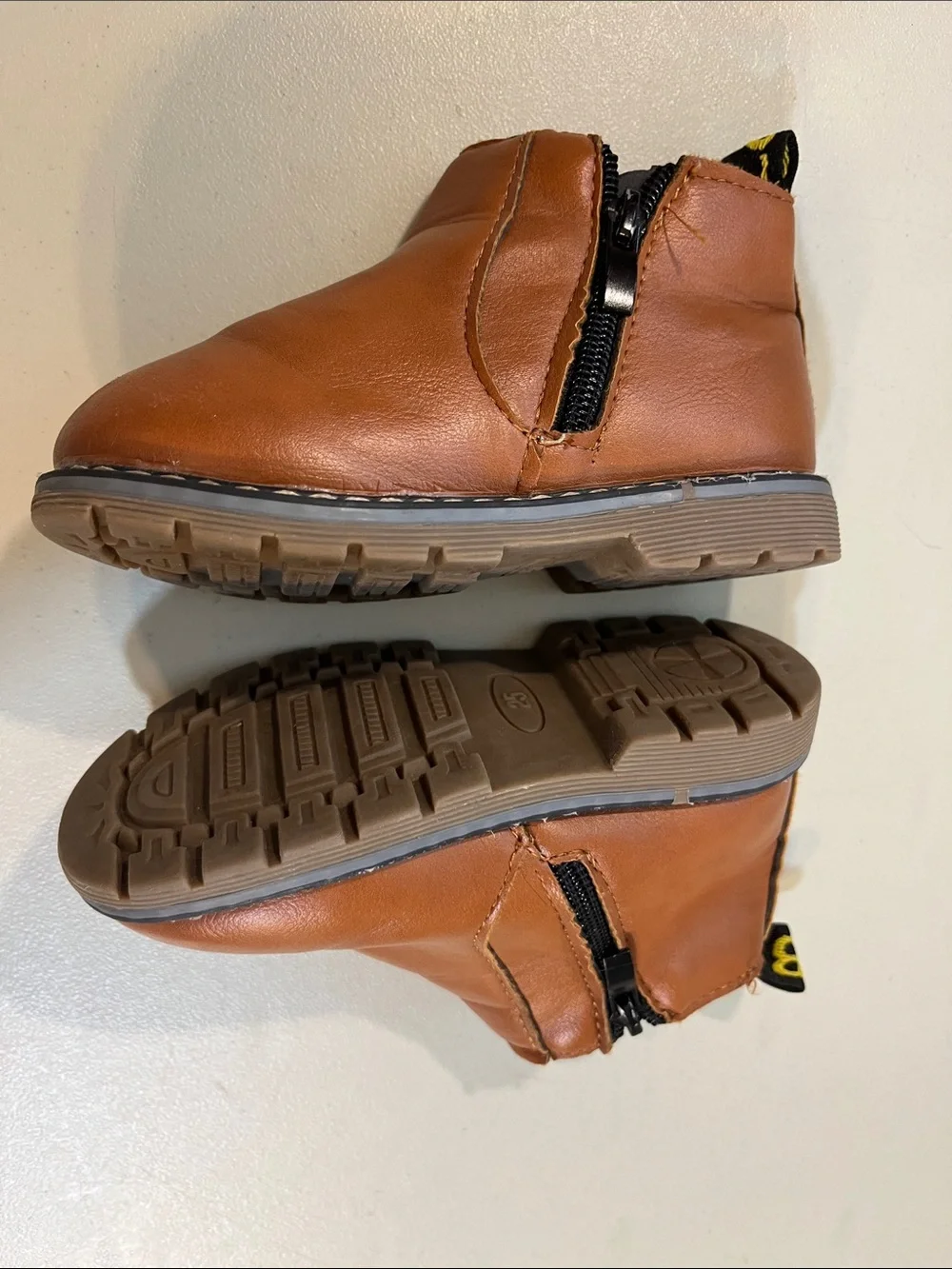 Tan Kids Chelsea Boots with Black Pull Tabs